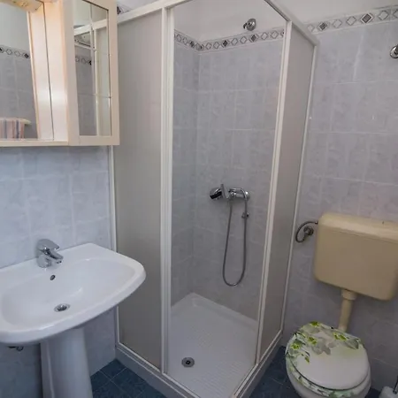 Appartamento With A Parking Space Losinj, Losinj - 21194 *