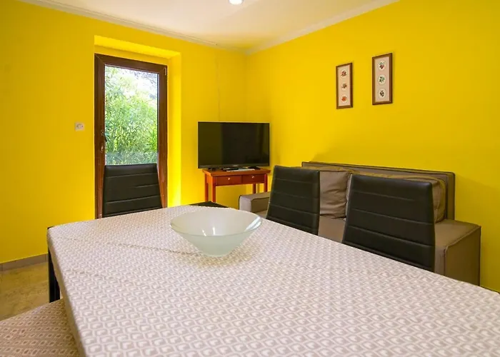 Lägenhet With A Parking Space Losinj, Losinj - 21194